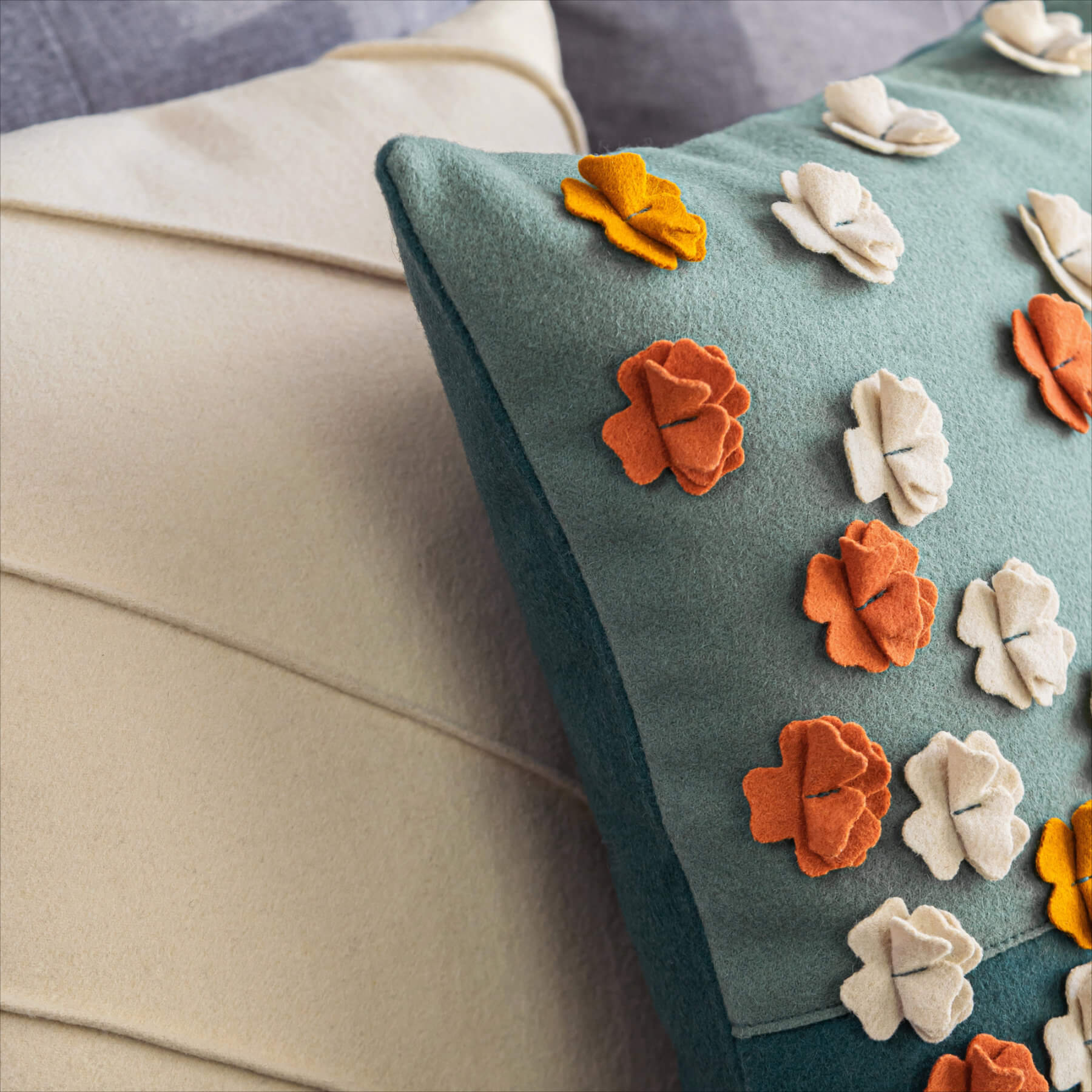 Decorative Cushion Mountain Rose 45 x 45 cm, 100% Sheep's Wool