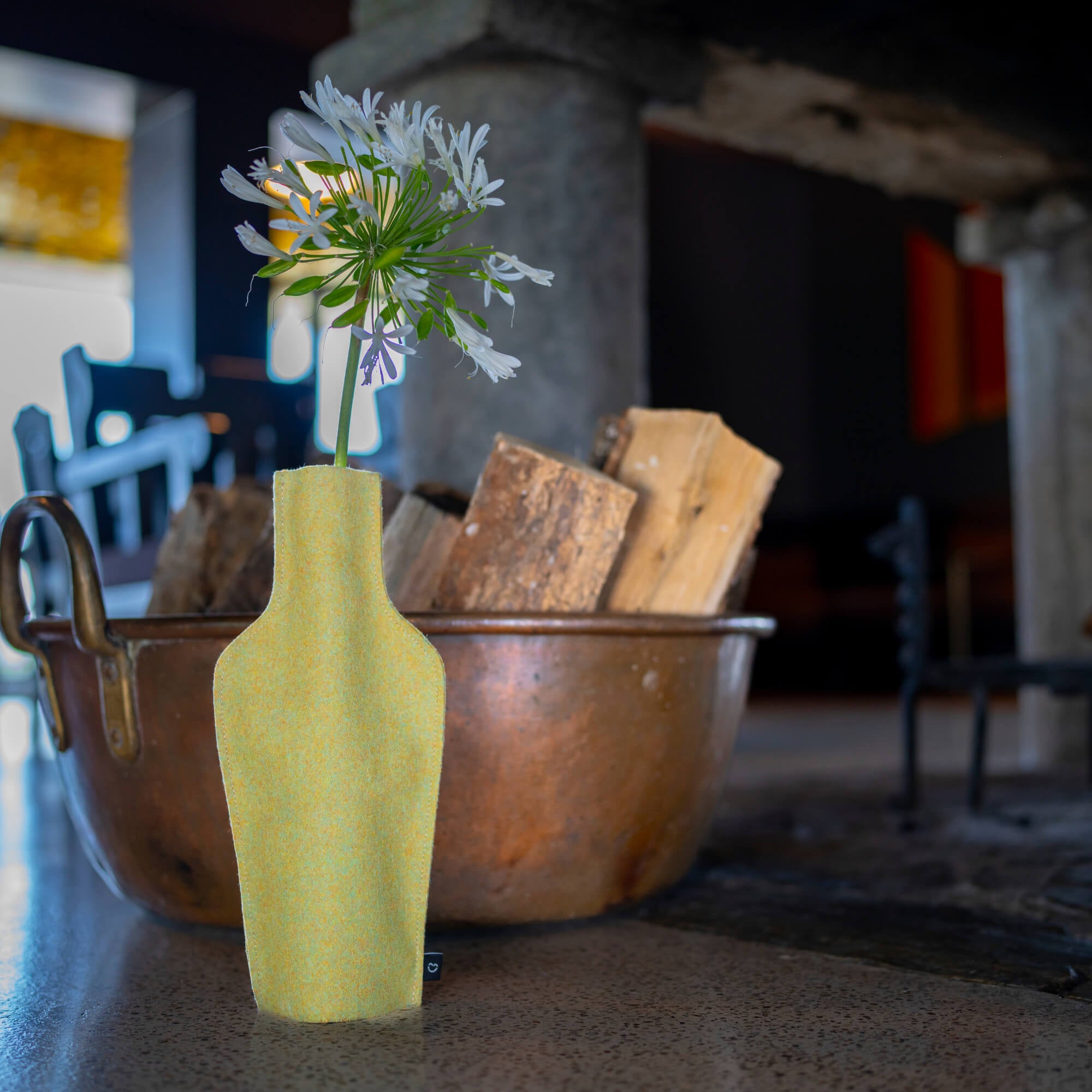 Re-Vase - Vase made of fabric for 75cl bottles, 100% wool, color Avocado