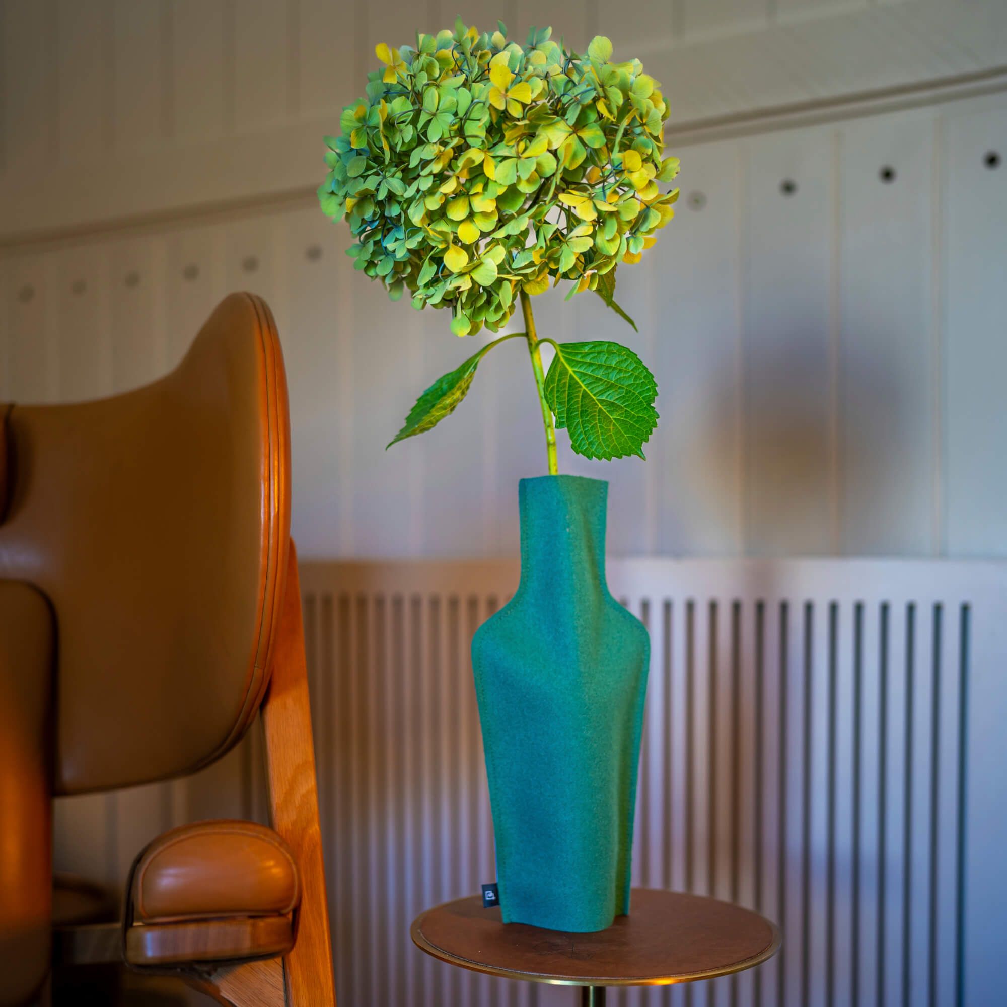 Re-Vase - Vase made of fabric for 75cl bottles, 100% wool, color Industrial Green