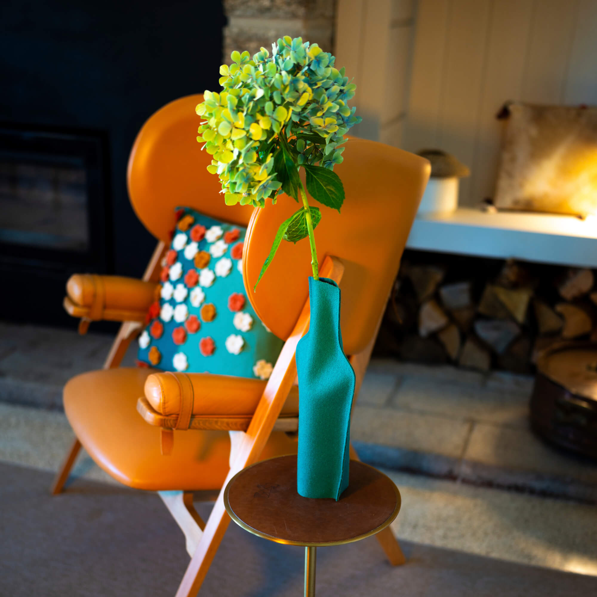Re-Vase - Vase made of fabric for 75cl bottles, 100% wool, color Industrial Green