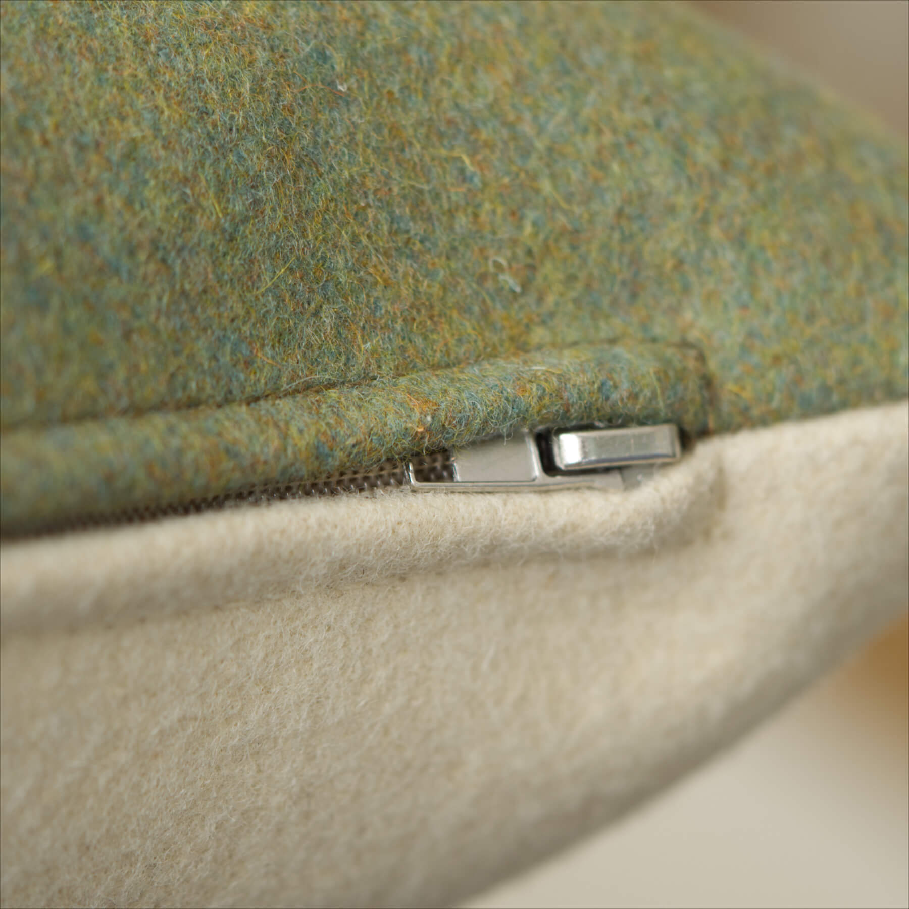 Decorative cushion cover 40 × 40 cm – Two-tone Avocado / Pearl – 100% sheep’s wool