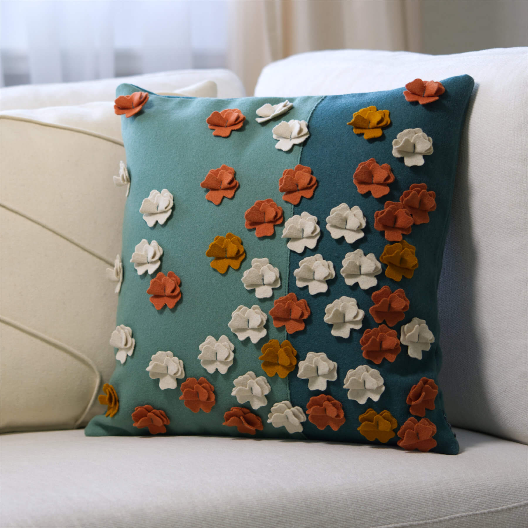 Decorative cushion cover 45 × 45 cm - Meadow - 100% sheep's wool