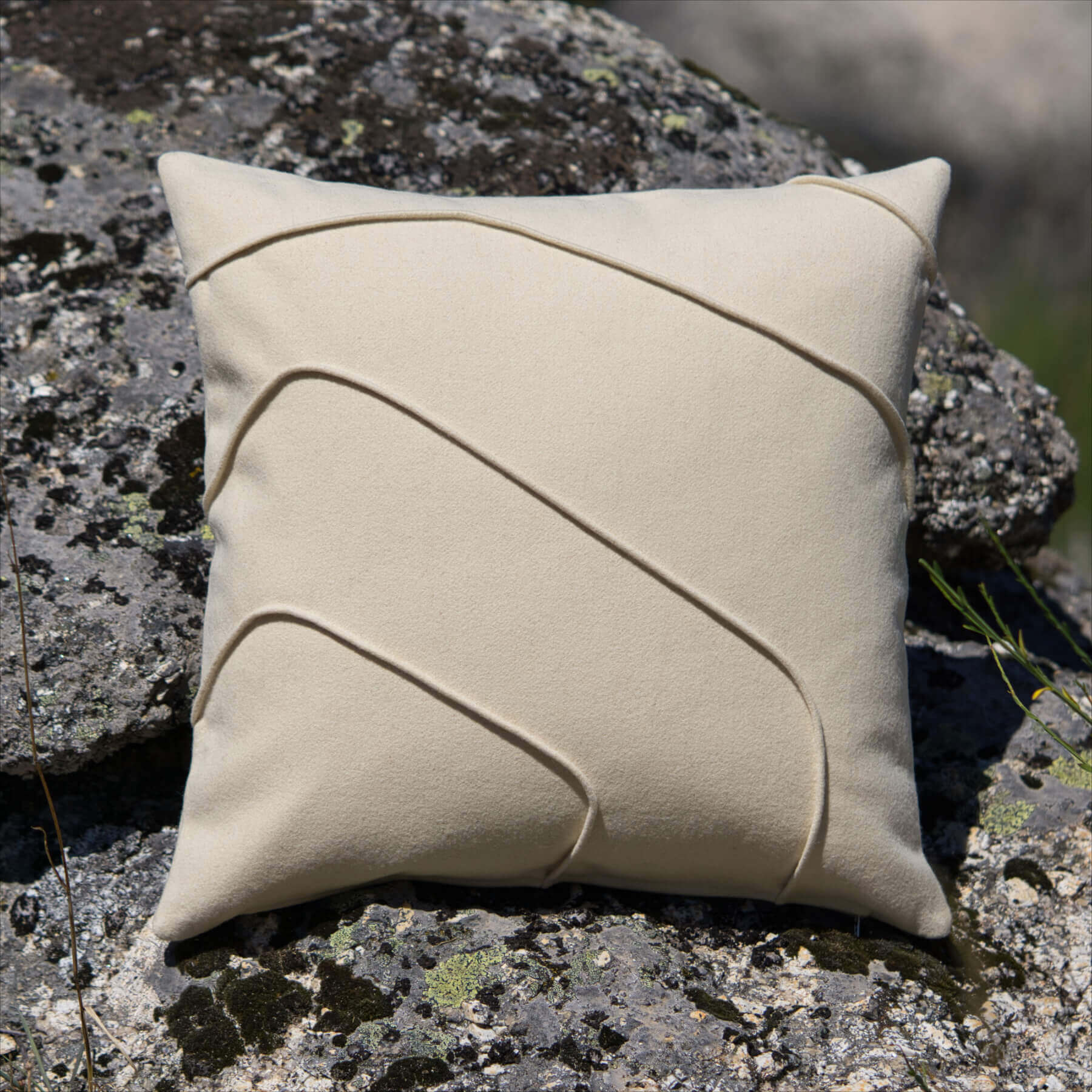 Decorative cushion cover 45 × 45 cm - Mountain Rose - 100% sheep's wool