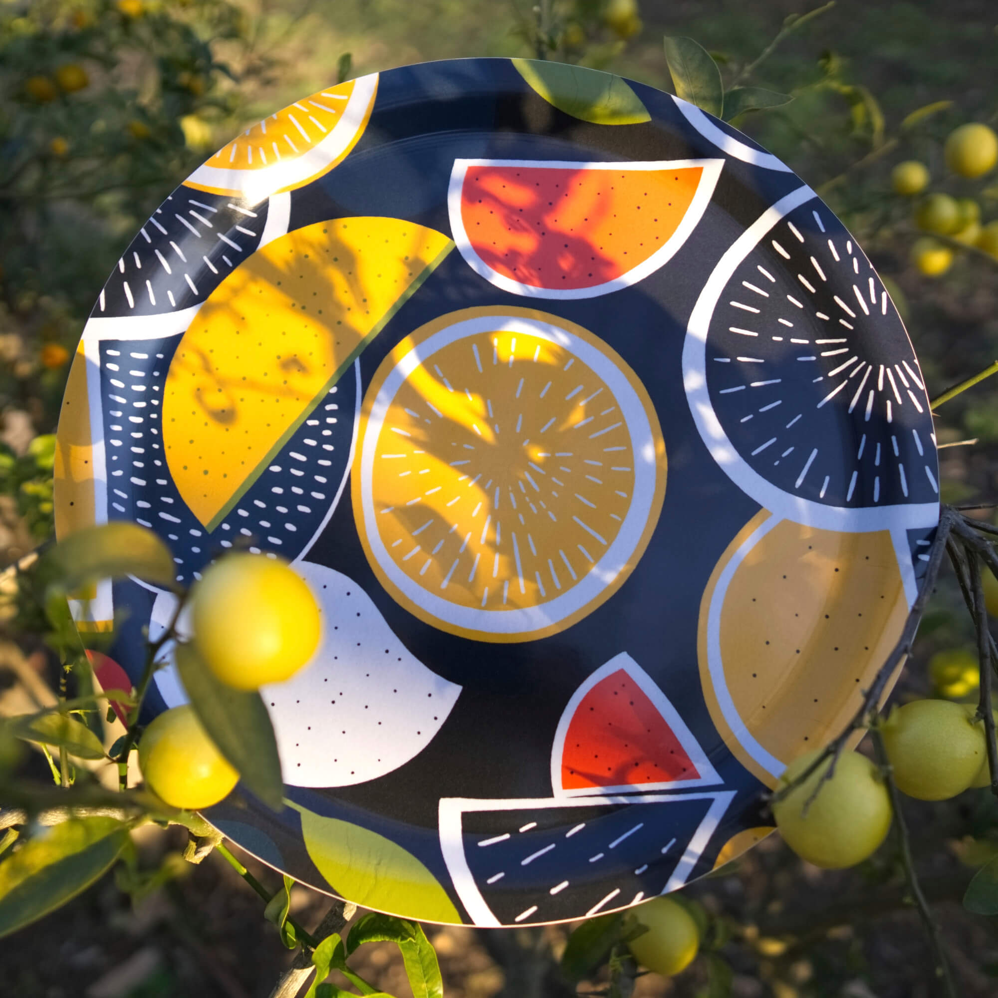 Rundes Design-Tablett Ø 39 cm - Juice of the Day - nordische Birke