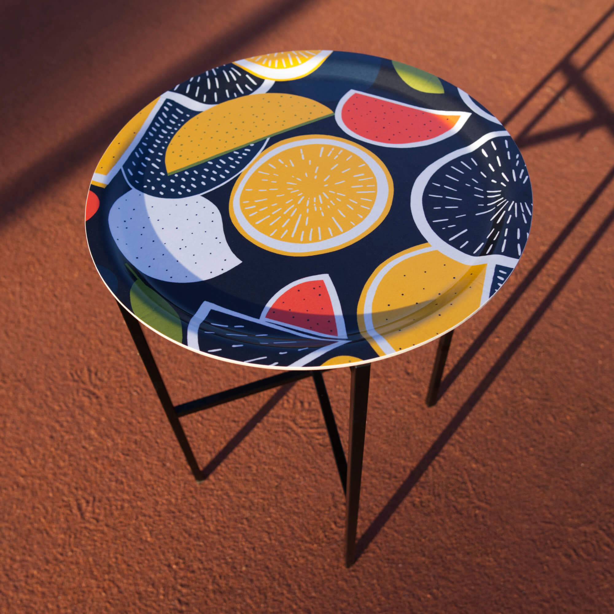 Beistelltisch Ø 39 cm mit 1 Design-Tablett - HappyTrays System (Design wählbar)