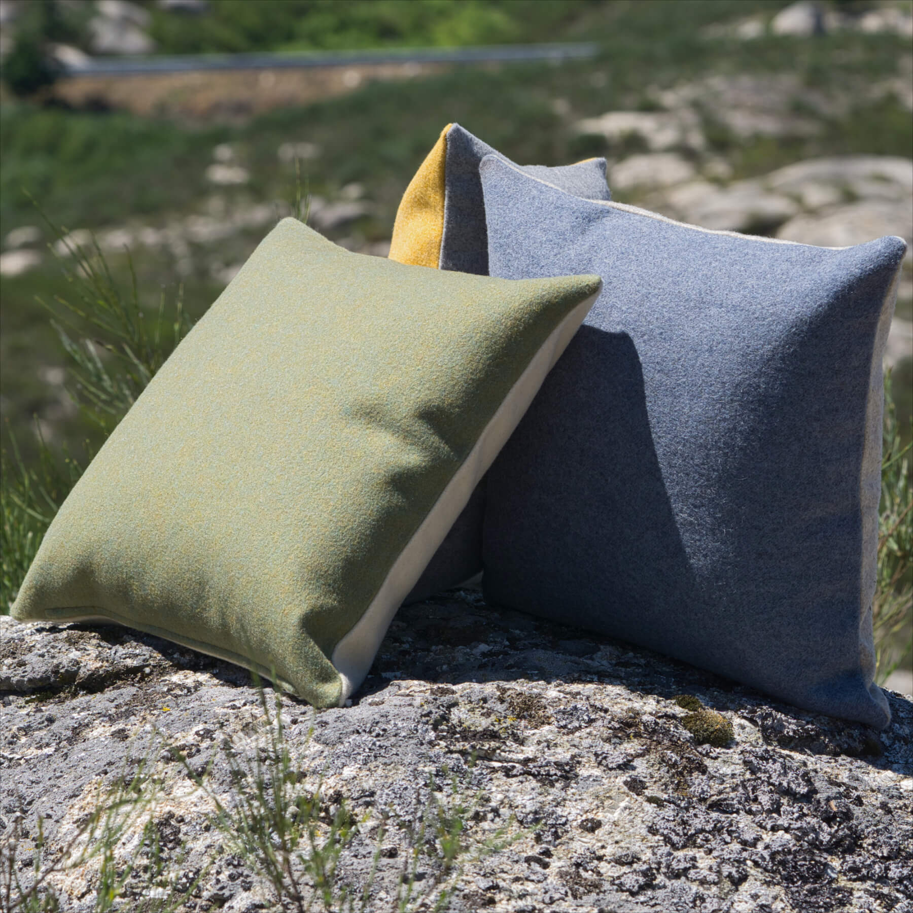 Zierkissenbezug 40 × 40 cm - Bicolor Denim / Light Sarrubecco - 100% Schafwolle