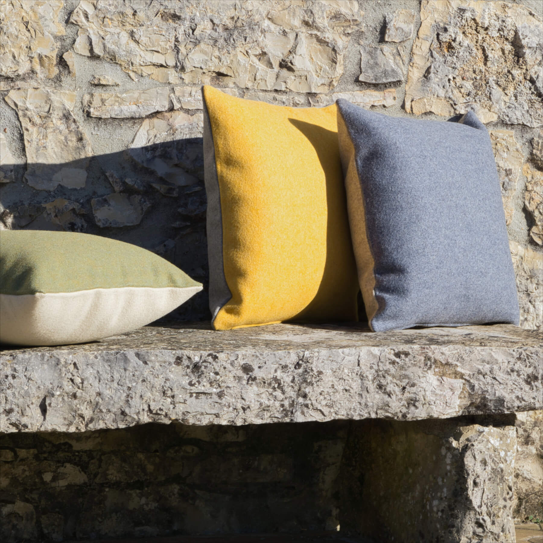 Zierkissenbezug 40 × 40 cm - Bicolor Amber / Hellgrau - 100% Schafwolle