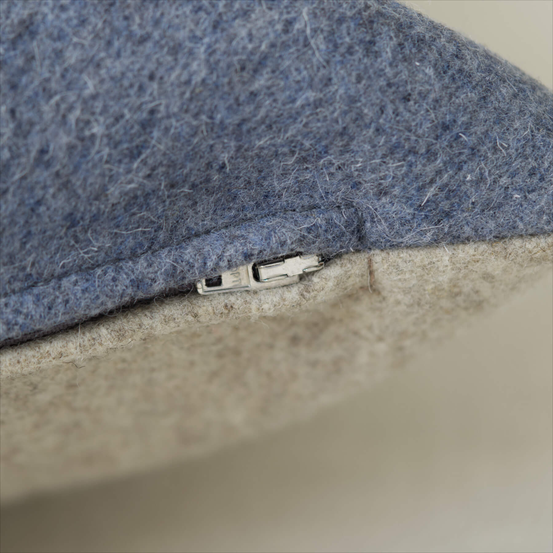 Decorative cushion cover 40 × 40 cm – Two-tone Denim / Light Sarrubecco – 100% sheep’s wool