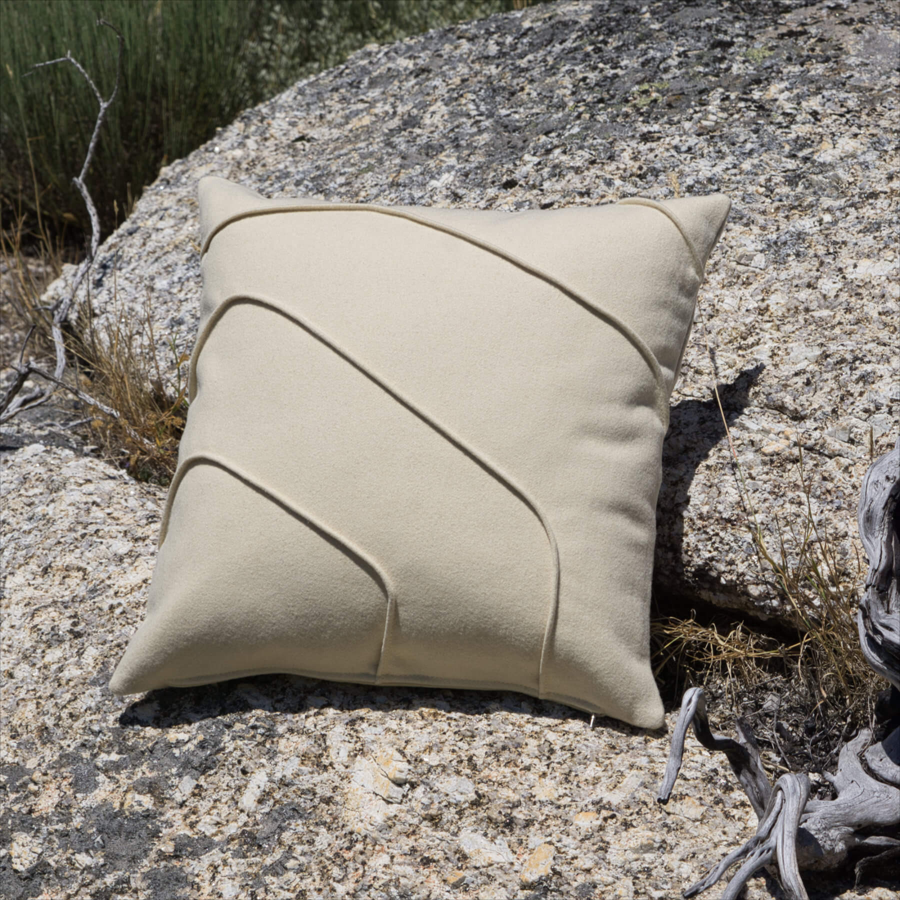 Decorative cushion cover 45 × 45 cm - Mountain Rose - 100% sheep's wool